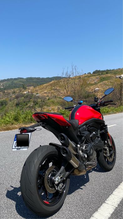 Ducati Monster 937 Red