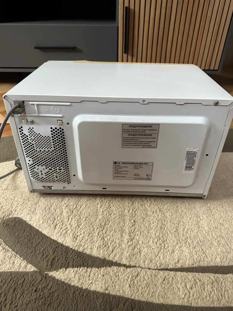 Мікрохвильова піч LG MS-2027C