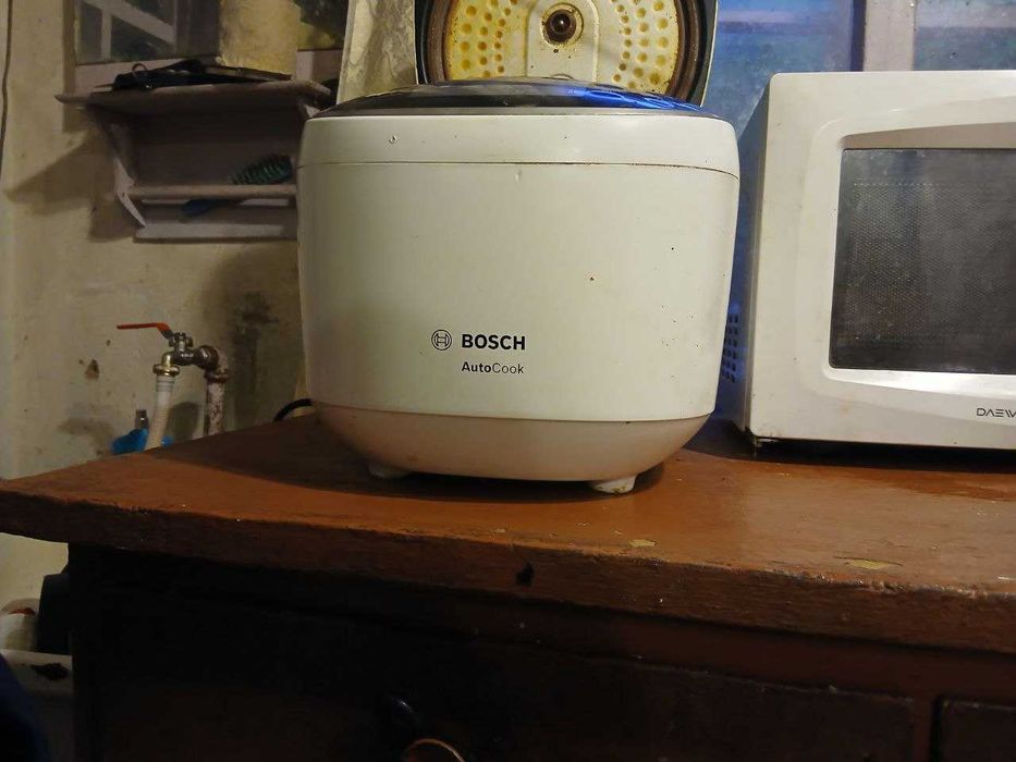 Мультиварка Bosch бу модель MUC11W12RU.Полностью рабочая много програм