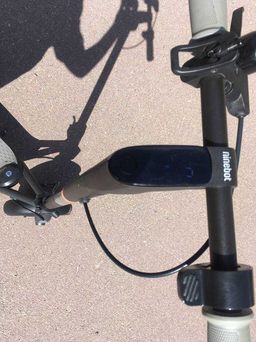 Продам електросамокат Ninebot KickScooter F25E