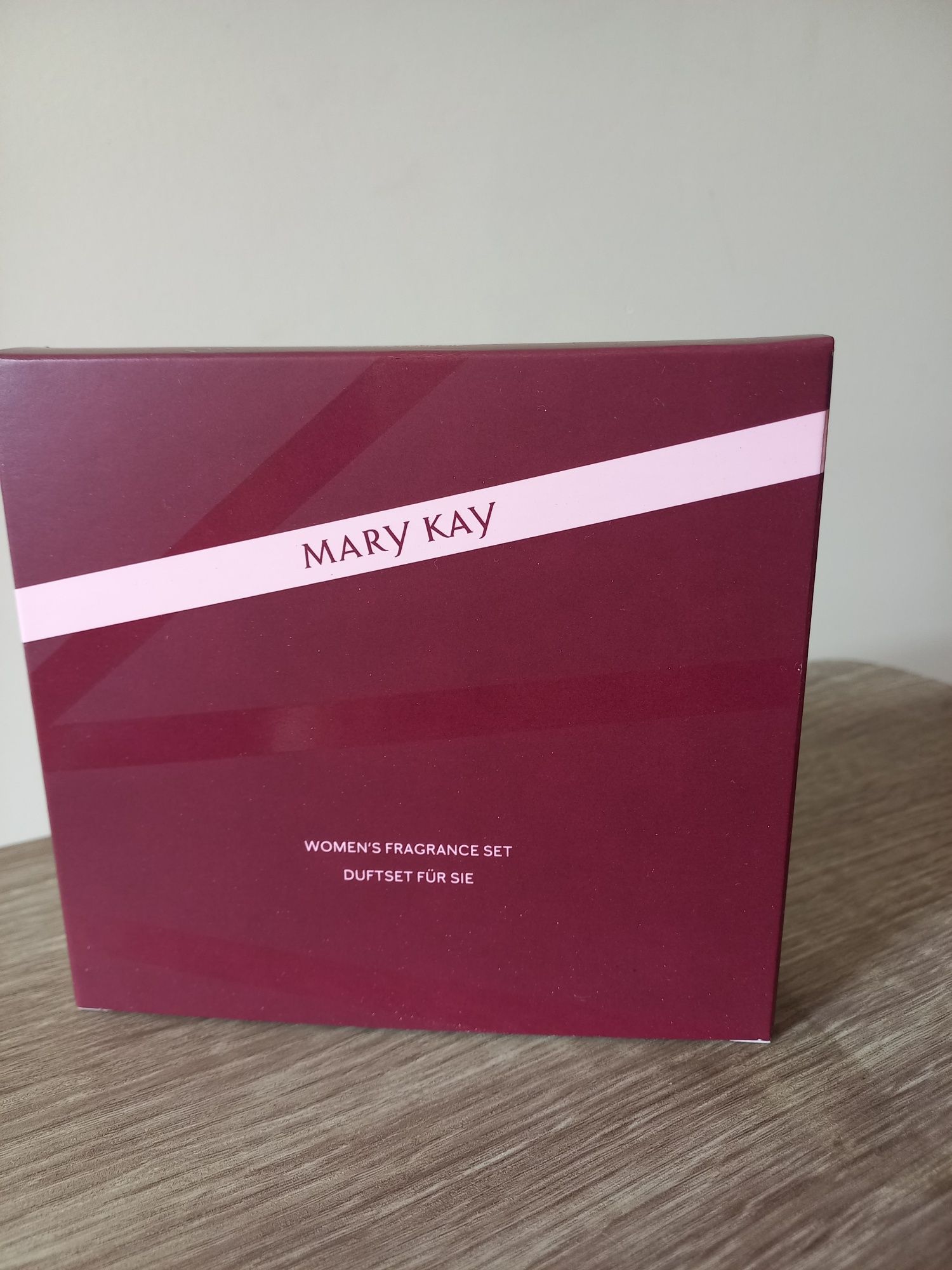 Жіночій набір парфумів Mary Kay