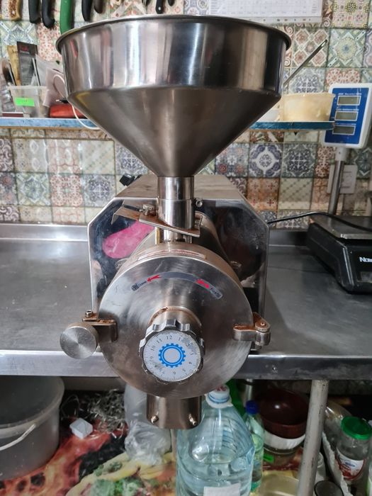 Продам кофемолку промышленую , измельчитель фля специй