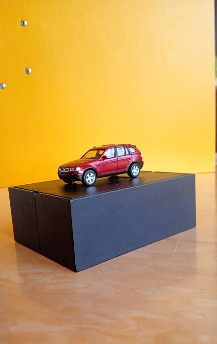 Model postument składany  BMW X3