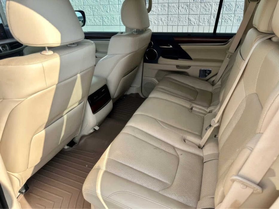 Lexus LX      2021