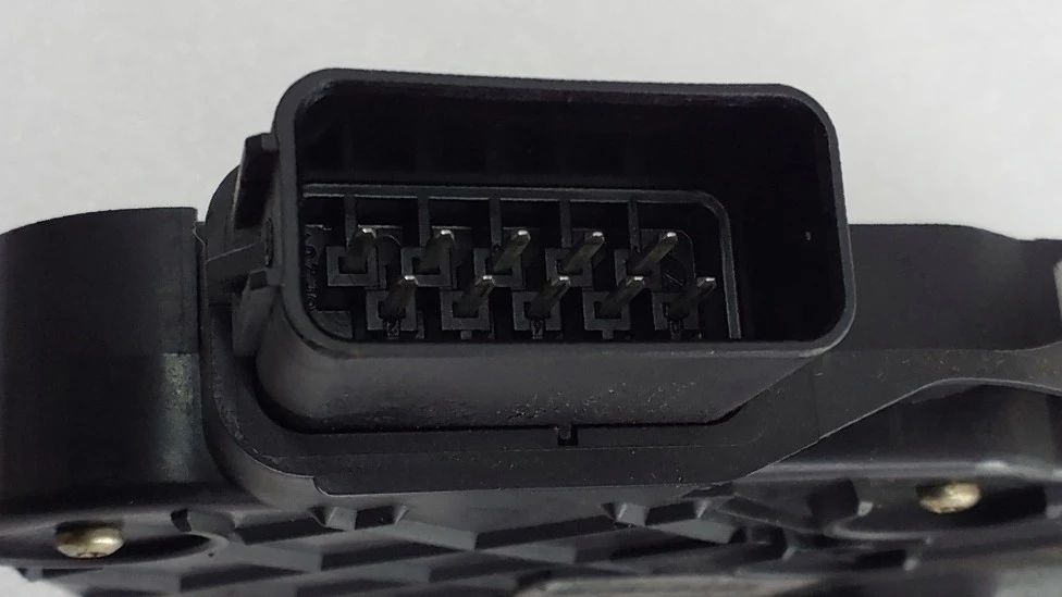 Fechadura / fecho porta frente esquerdo LAND ROVER Discovery III (L319