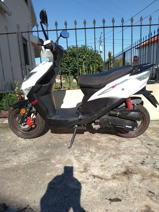 Scooter a gasolina motor quatro tenpos