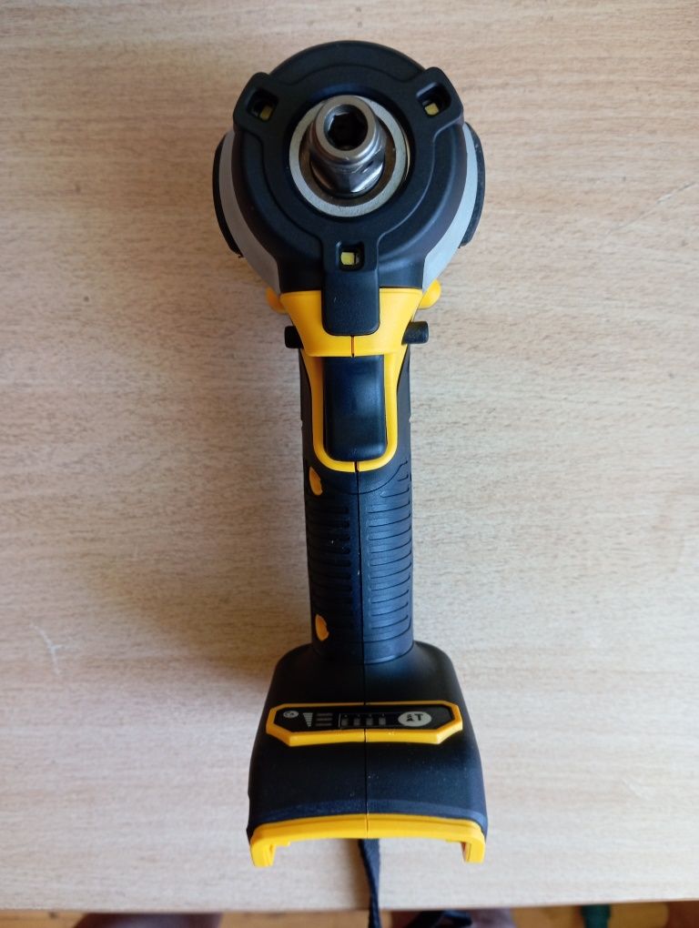 Ударний гайковерт DeWalt 922