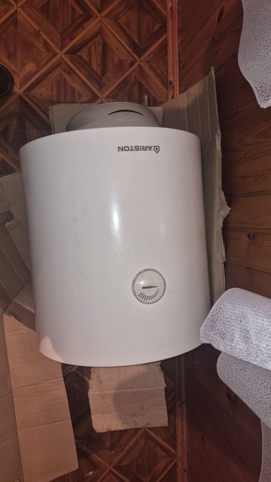 Водонагревательный бак, бойлер Ariston
