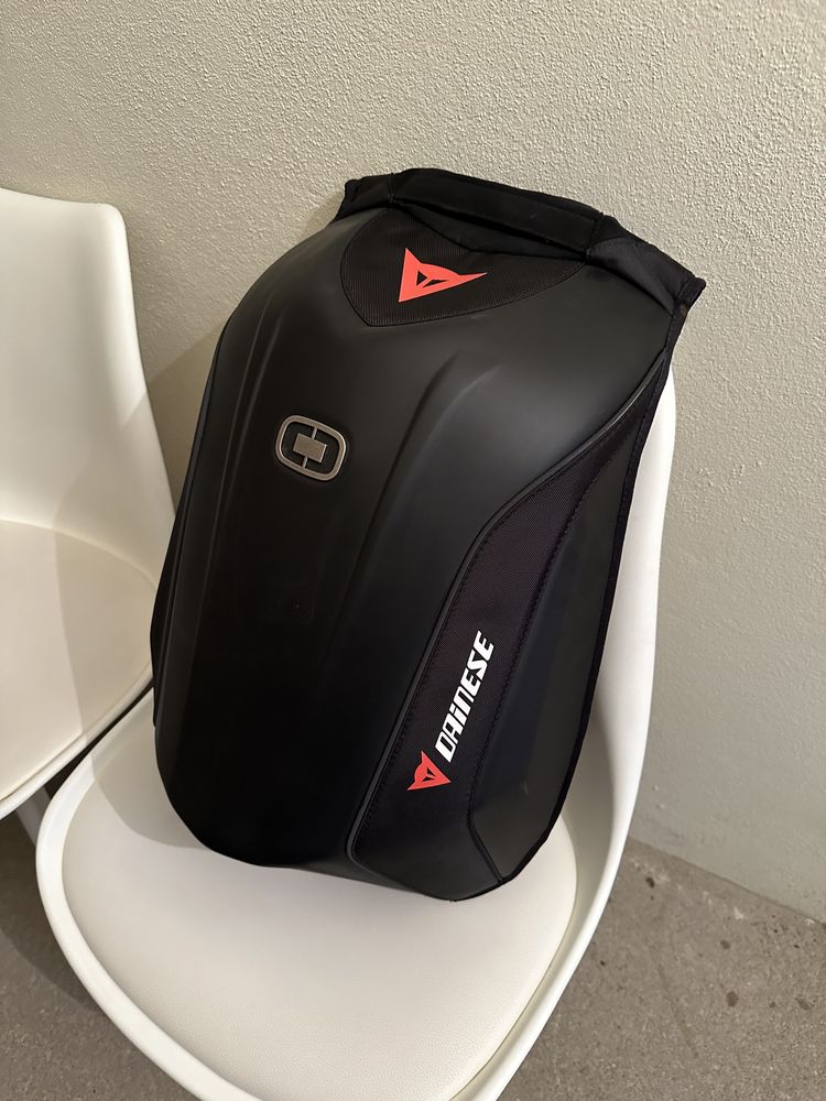 Mochila Dainese D-Mach  STEALTH.