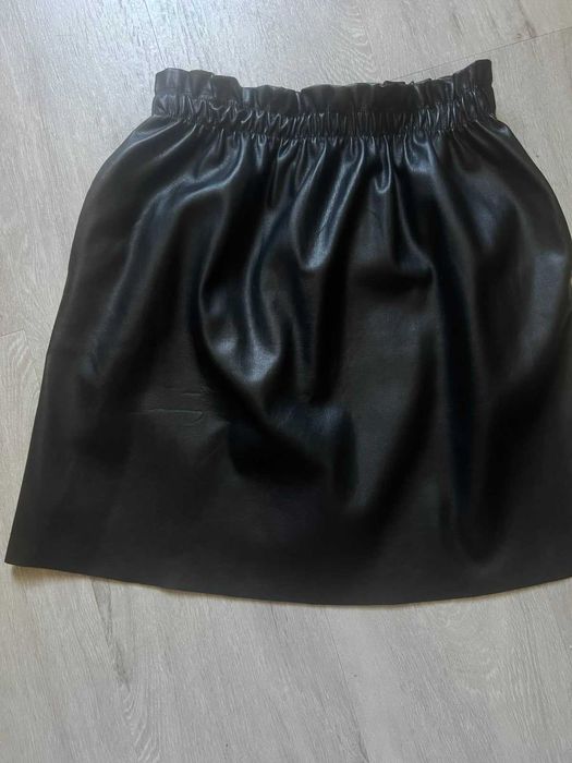 Юбка розмір S-М Спідниця зі штучної шкіри чорного кольору.