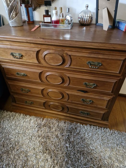 Vendo cama, comoda e 2 mesinhas de cabeceira