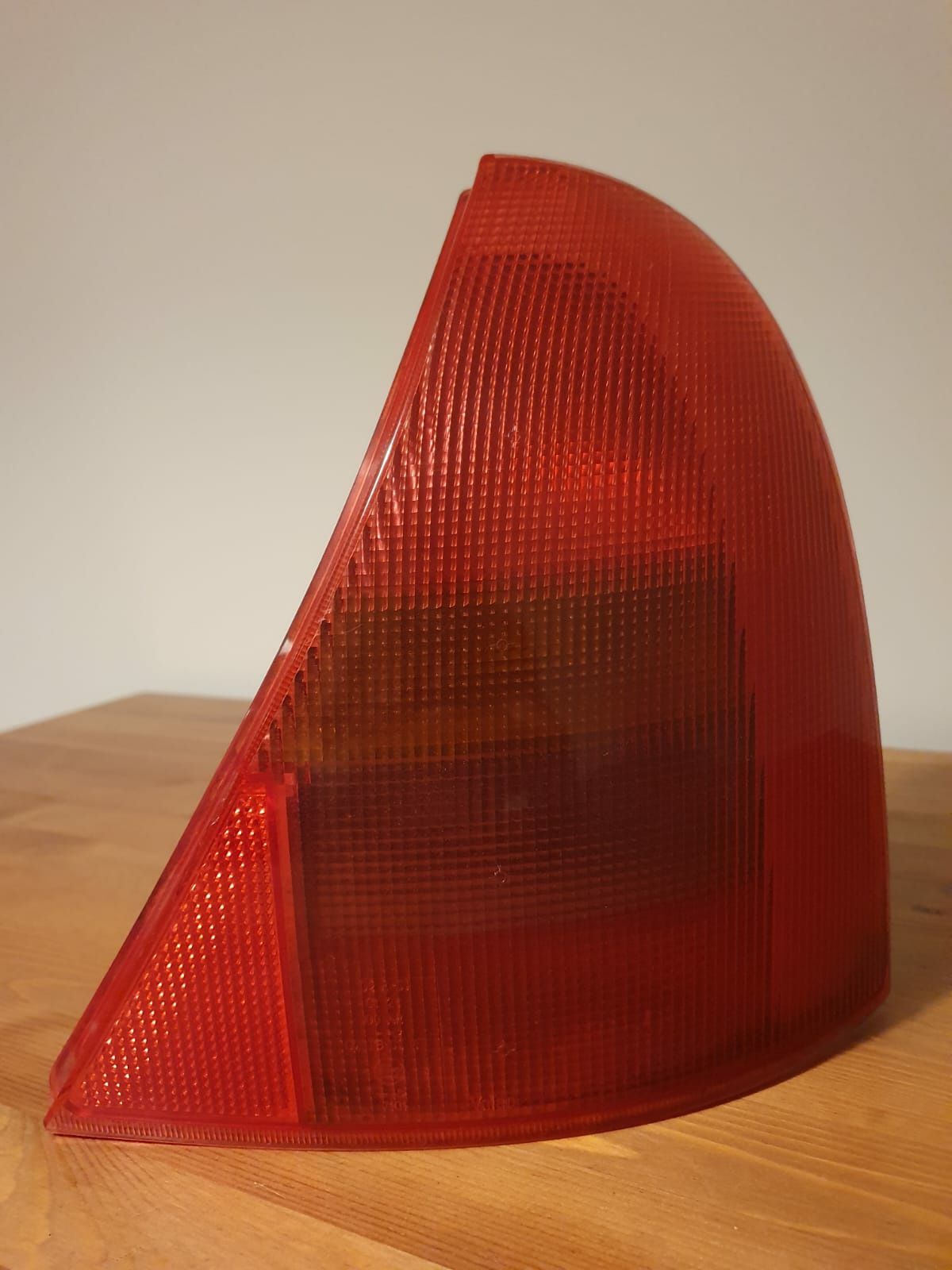 Lampa Tył Prawy Tylna Prawa RENAULT CLIO II 2*2000rok*