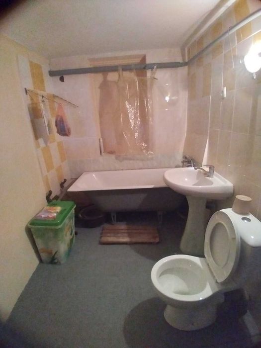 Оренда  пів. будинку 60м.кв. 2суміжні кімнати.  ДВРЗ. Господар.