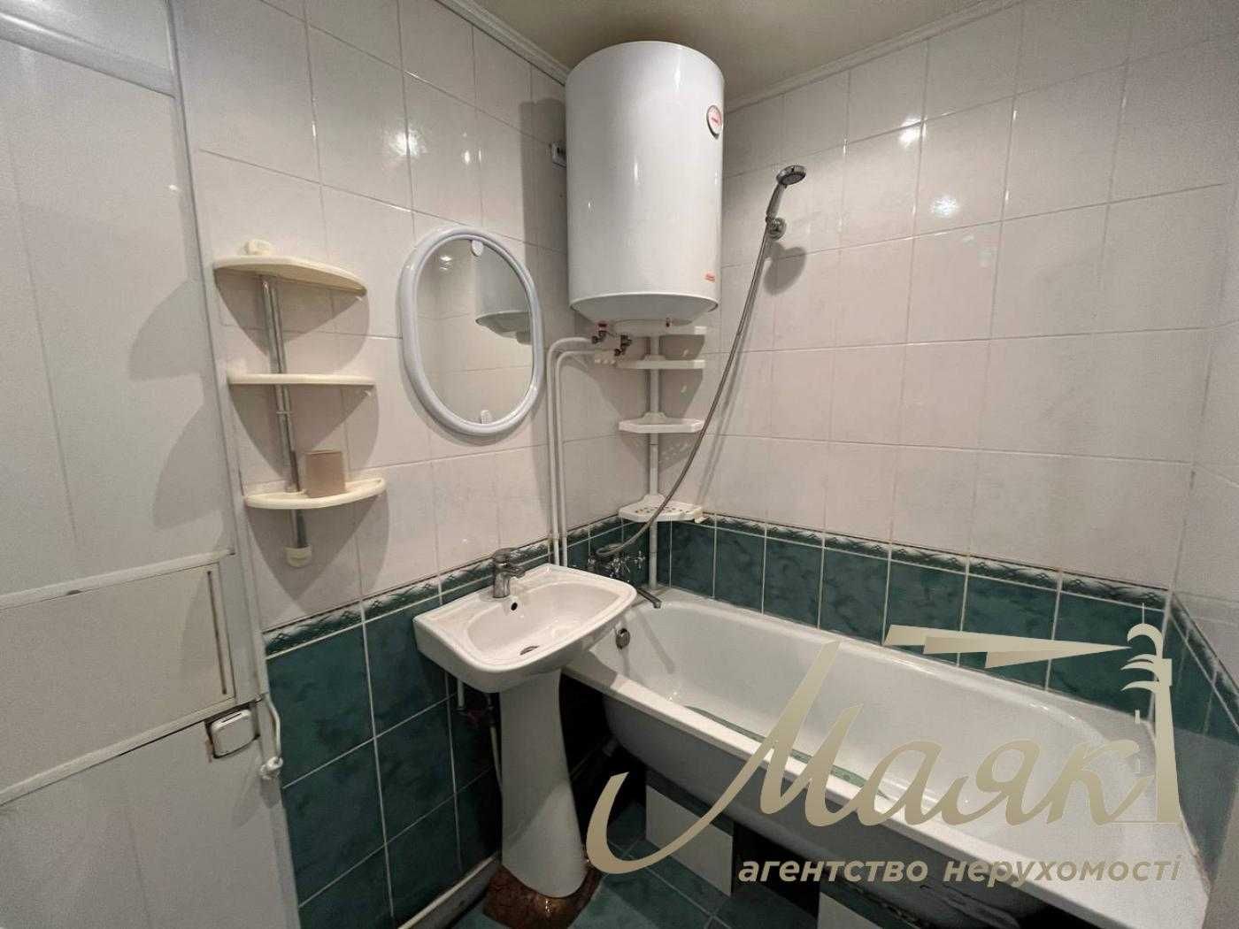продам 2-к.кв.Осипенковский мкрн.Зестафонская
