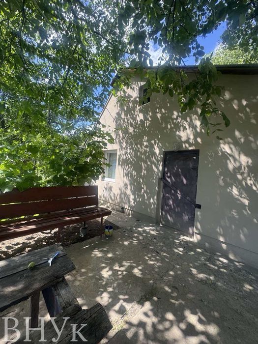 Земельна ділянка в межах Луцька з будинком!