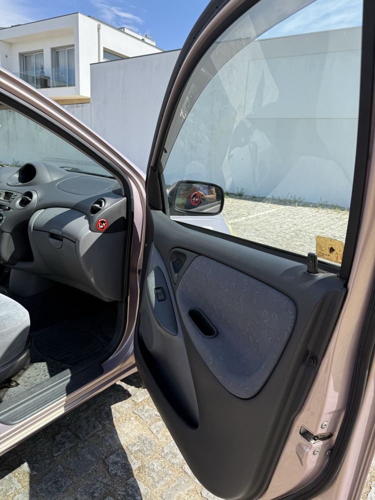 Carro Toyota Yaris VVT-I