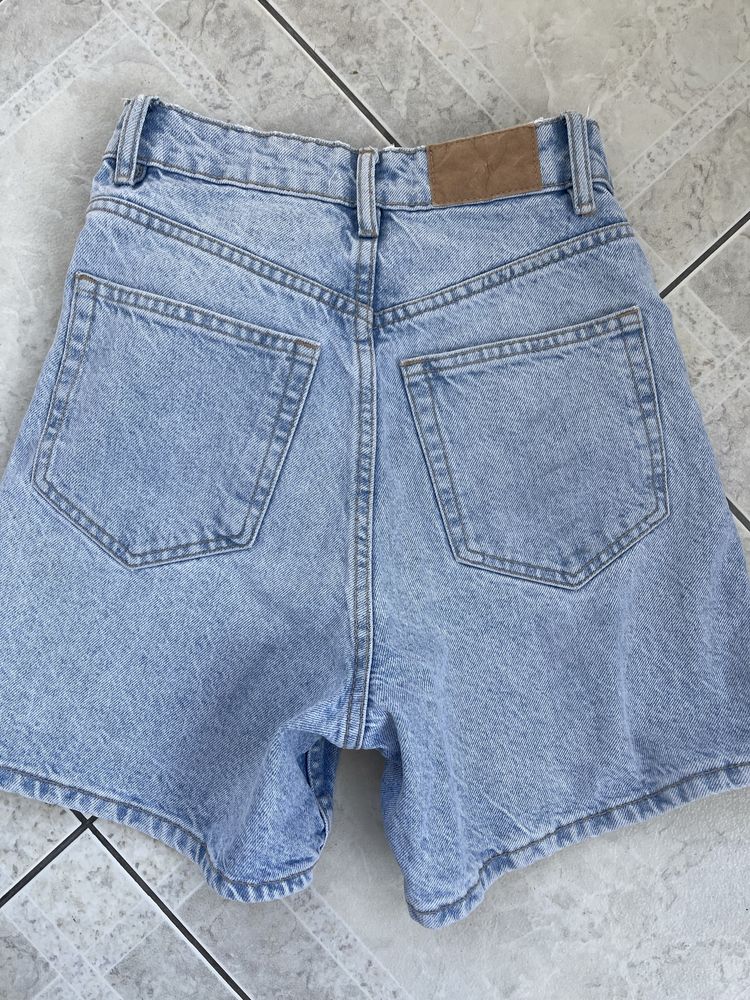 Джинсові шорти zara 32