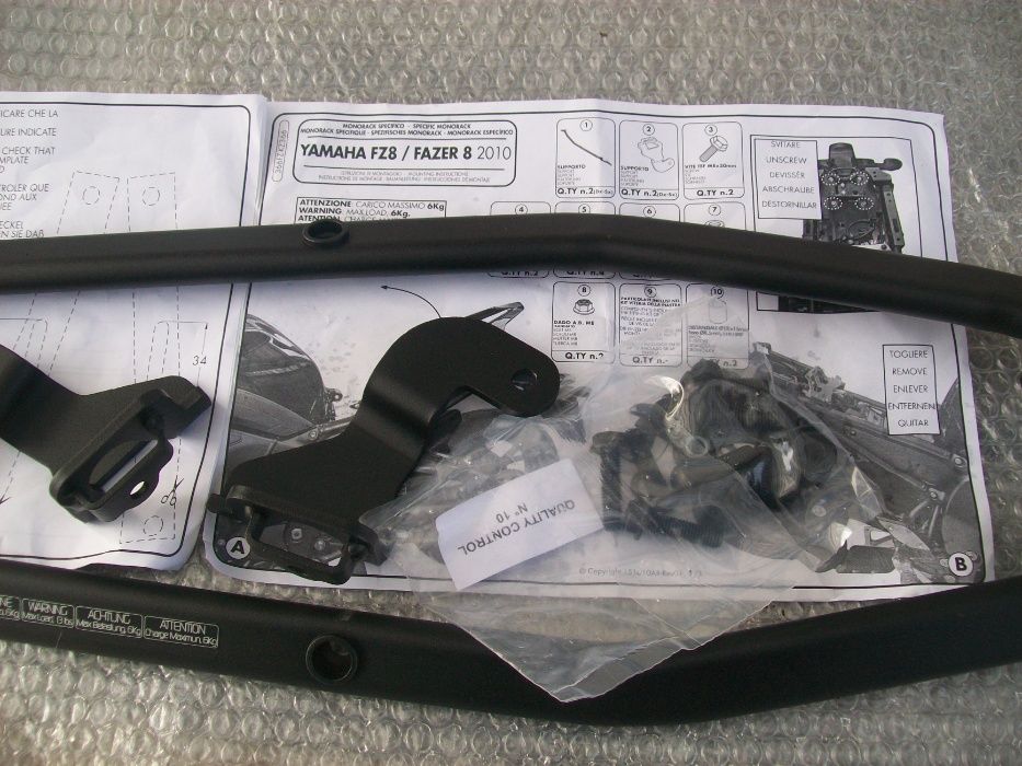 366FZ YAMAHA FZ8 / Fazer 8 800 (10>15) GIVI stelaż centralny