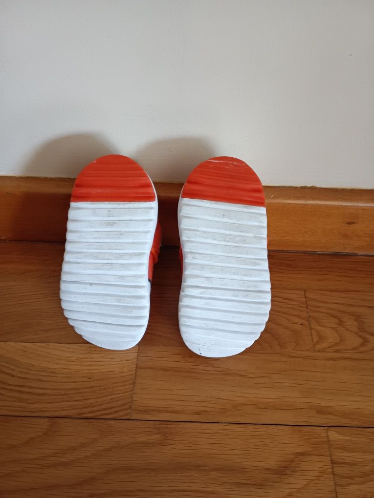 Sapatilhas Adidas tamanho 22