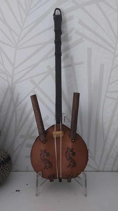 Mascara africana + viola madeira