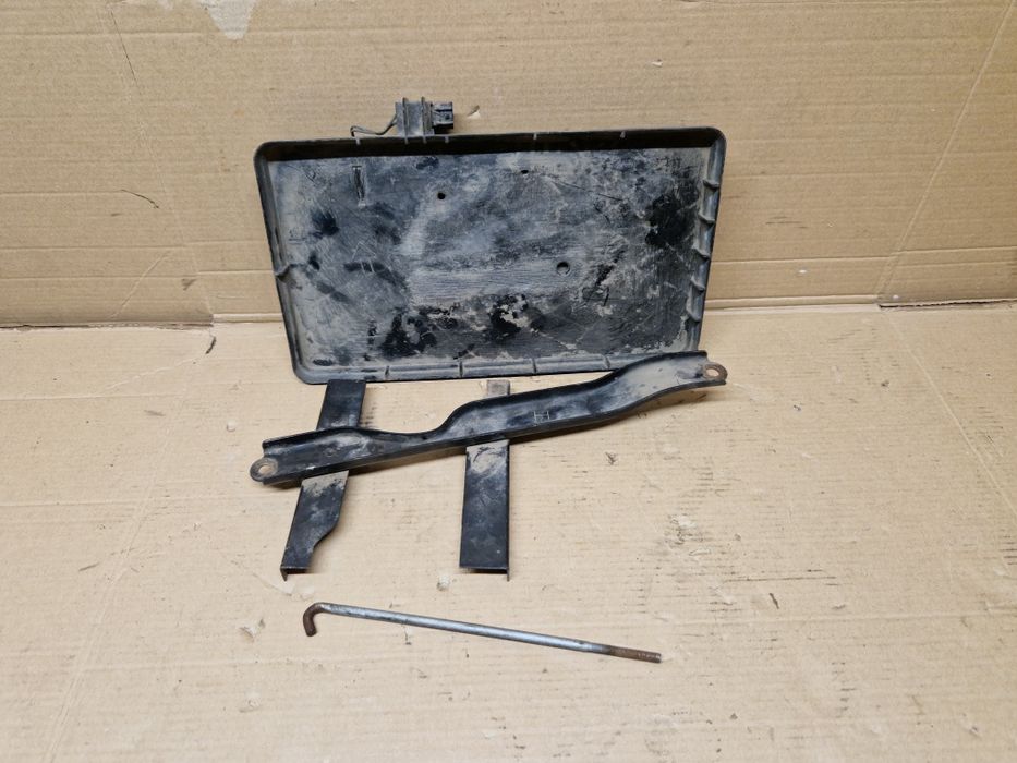 Podstawa mocowanie akumulatora Toyota Corolla Verso II