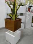 Floreiras decorativas em inox e lacadas entre outros artigos