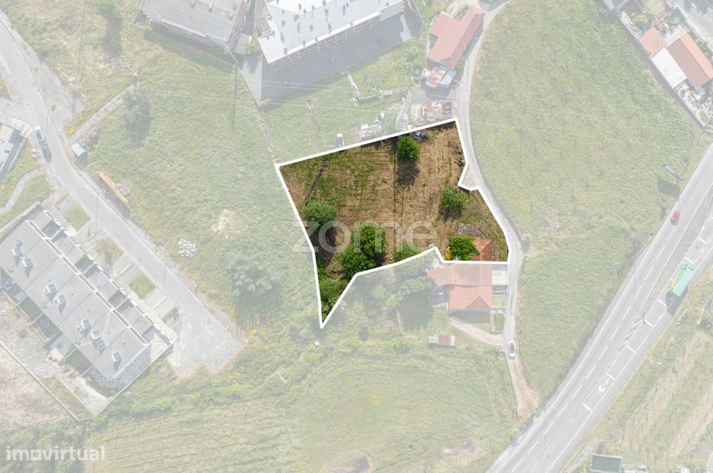 Moradia para restauro com terreno de 2370m2