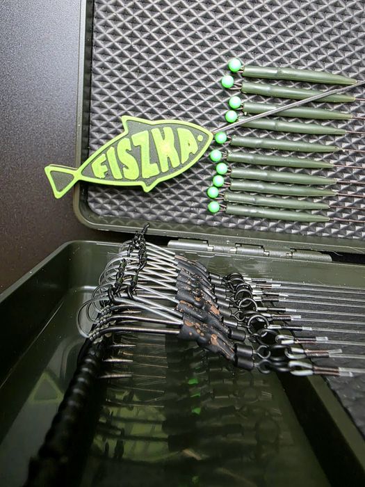 Zestaw 20 sztuk przyponów karpiowych #4 Long Shank zadzior + piórnik
