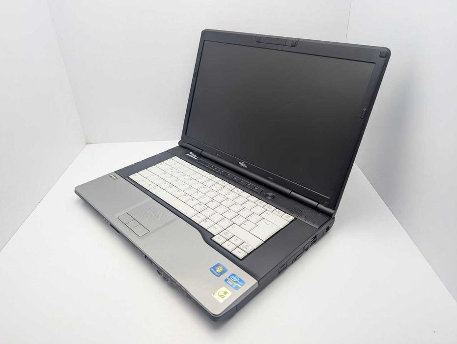 Fujitsu S752: Intel i3-3320M HDD:500gb RAM:6gb Intel HD Graphics 15.6