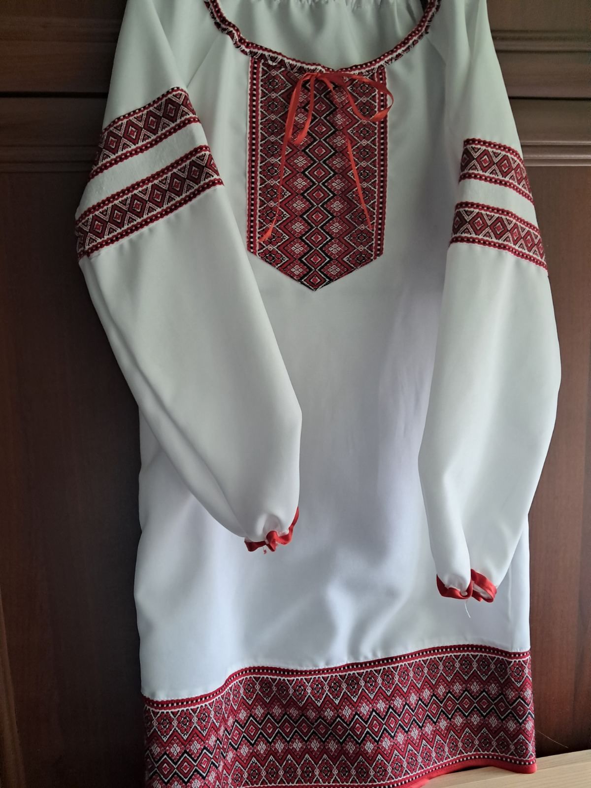 Вишите Плаття для дівчинки.