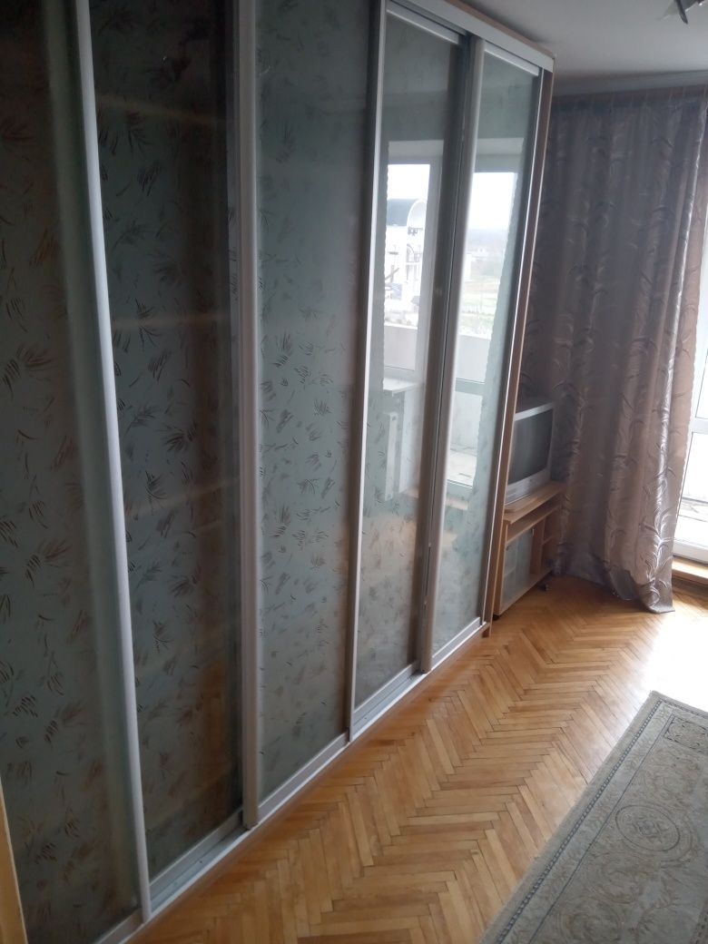 Здається двокімнатна квартира або кімната,в смт Брошнів-Осада