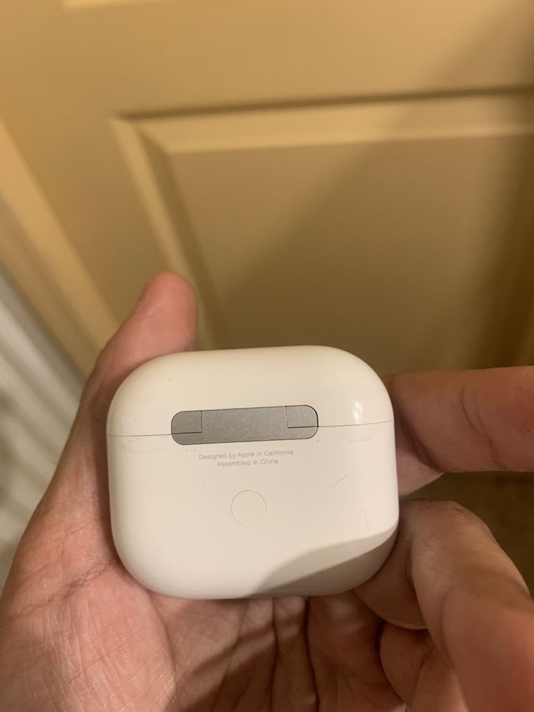 AirPods 3 (кейс + левый наушник, правый утерян)