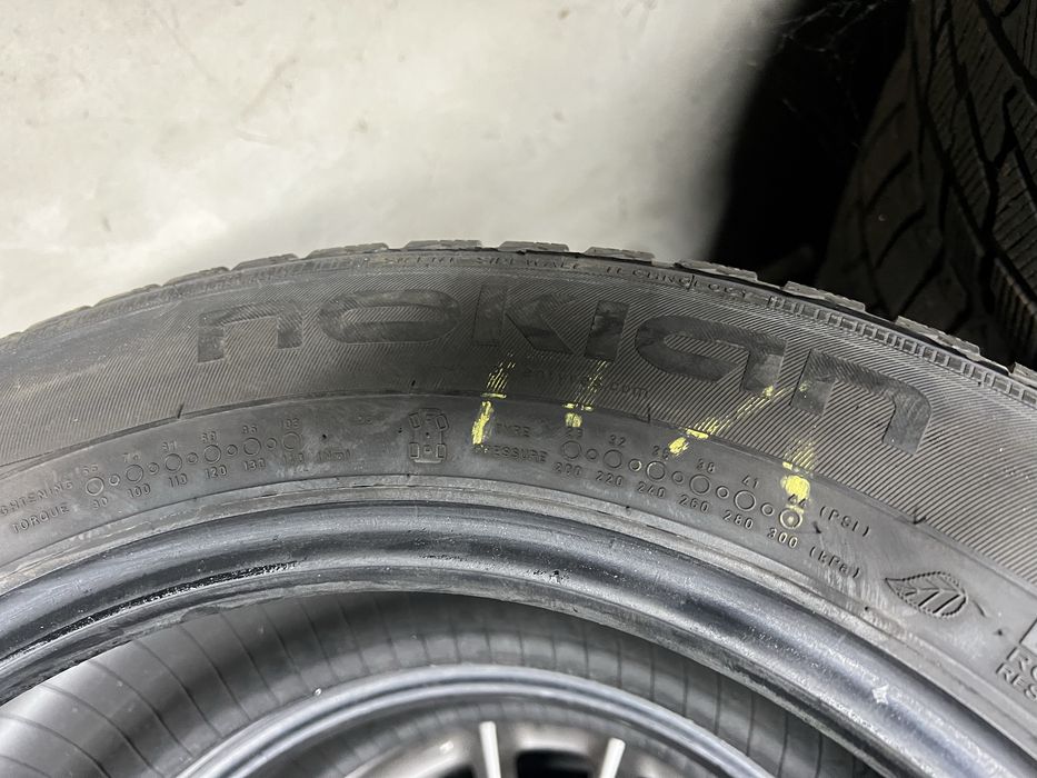 Продам зимнюю резину нокиан r16 205/60