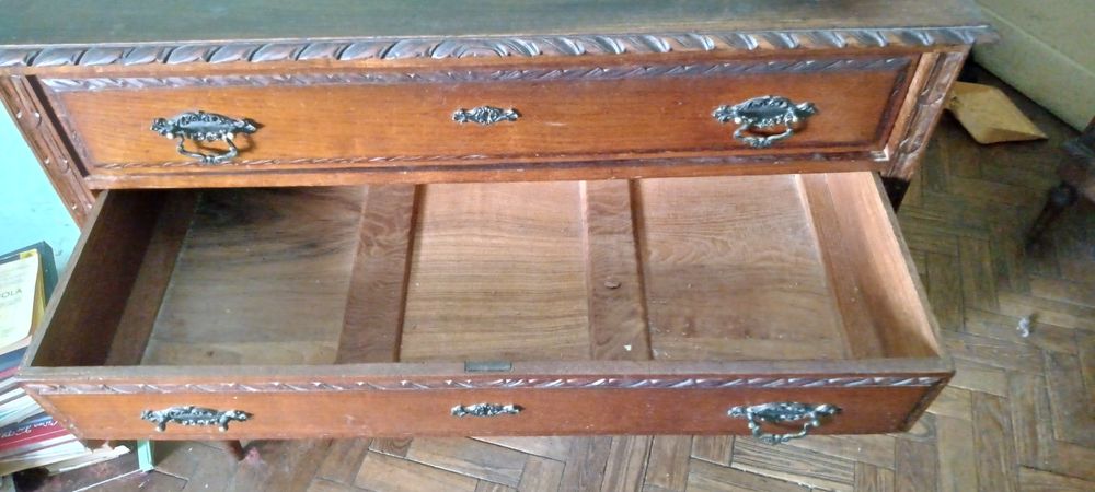 Cómoda de quarto antiga