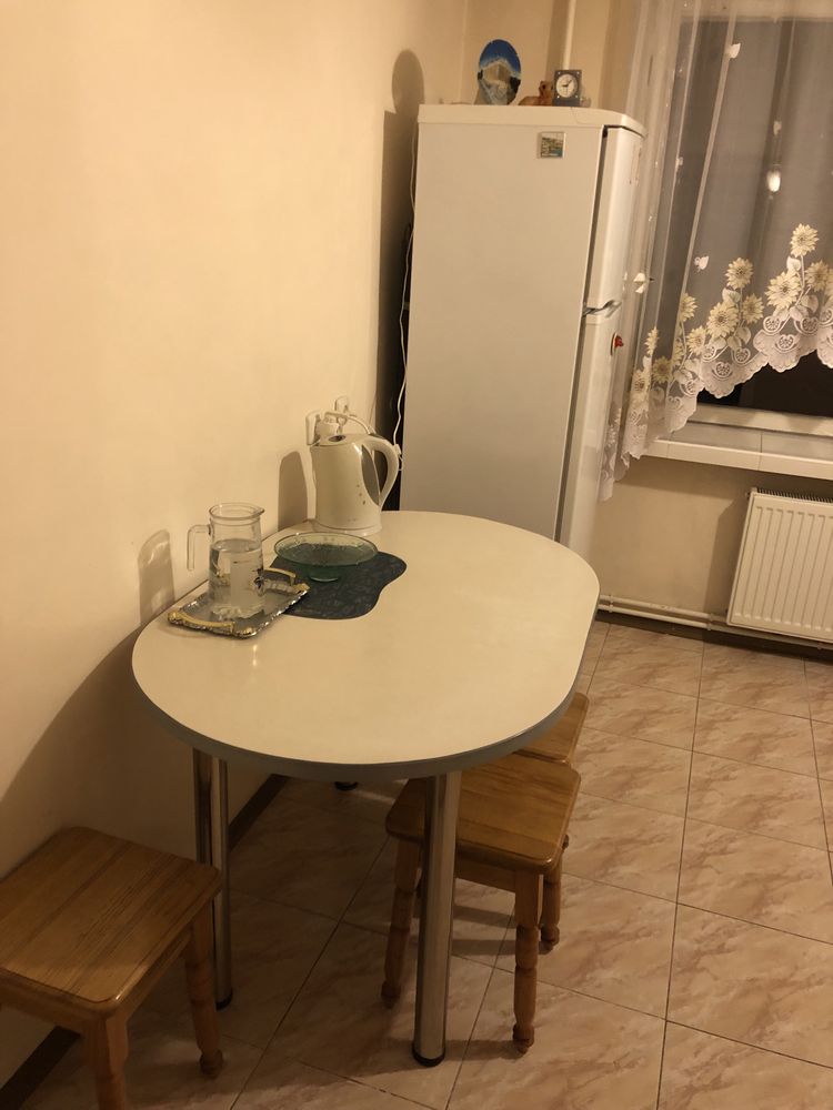 Подобово трикімнатна квартира, Документи,