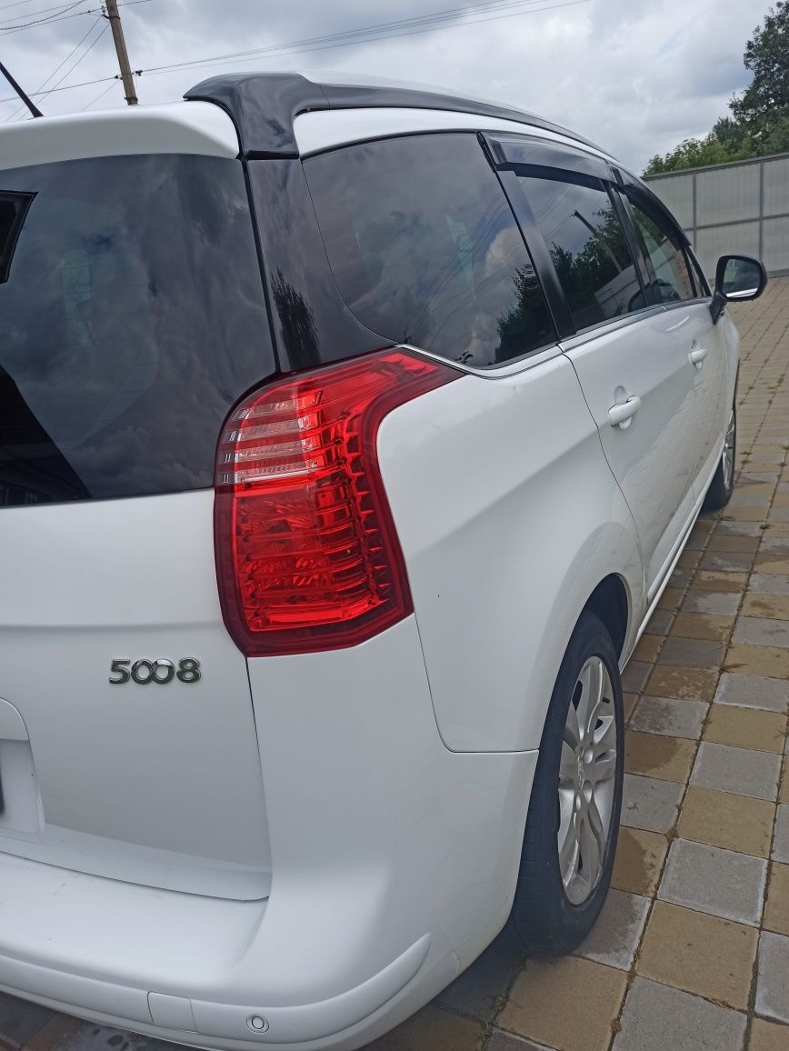 PEUGEOT 5008 Allure 2015 1.6 THP