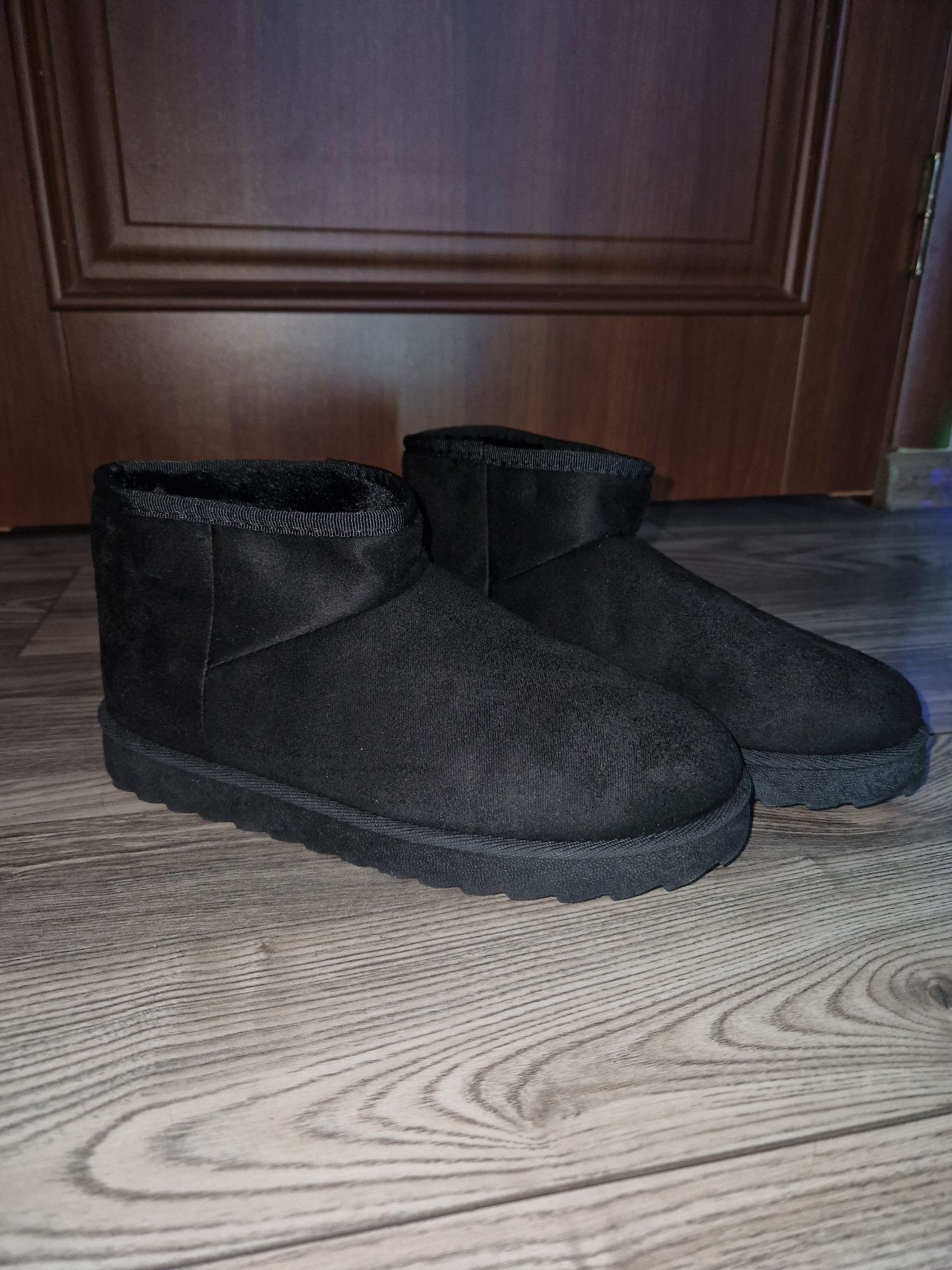 Чобітки "Ugg" чорного кольору