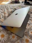 MacBook Pro 15” – 16GB RAM / 512GB SSD – zadbany, gotowy do działania
