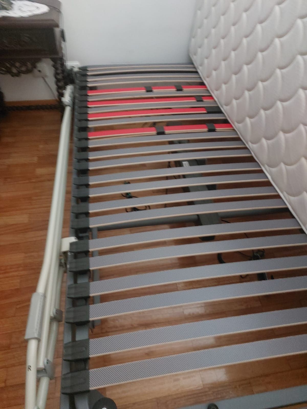 Cama articulada, como nova