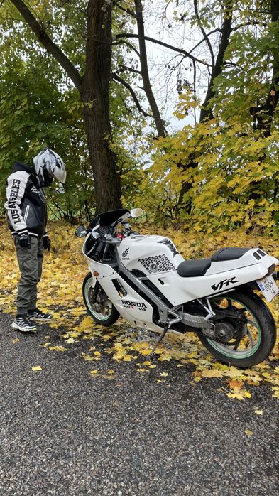 Мотоцикл Хонда vfr 400 R