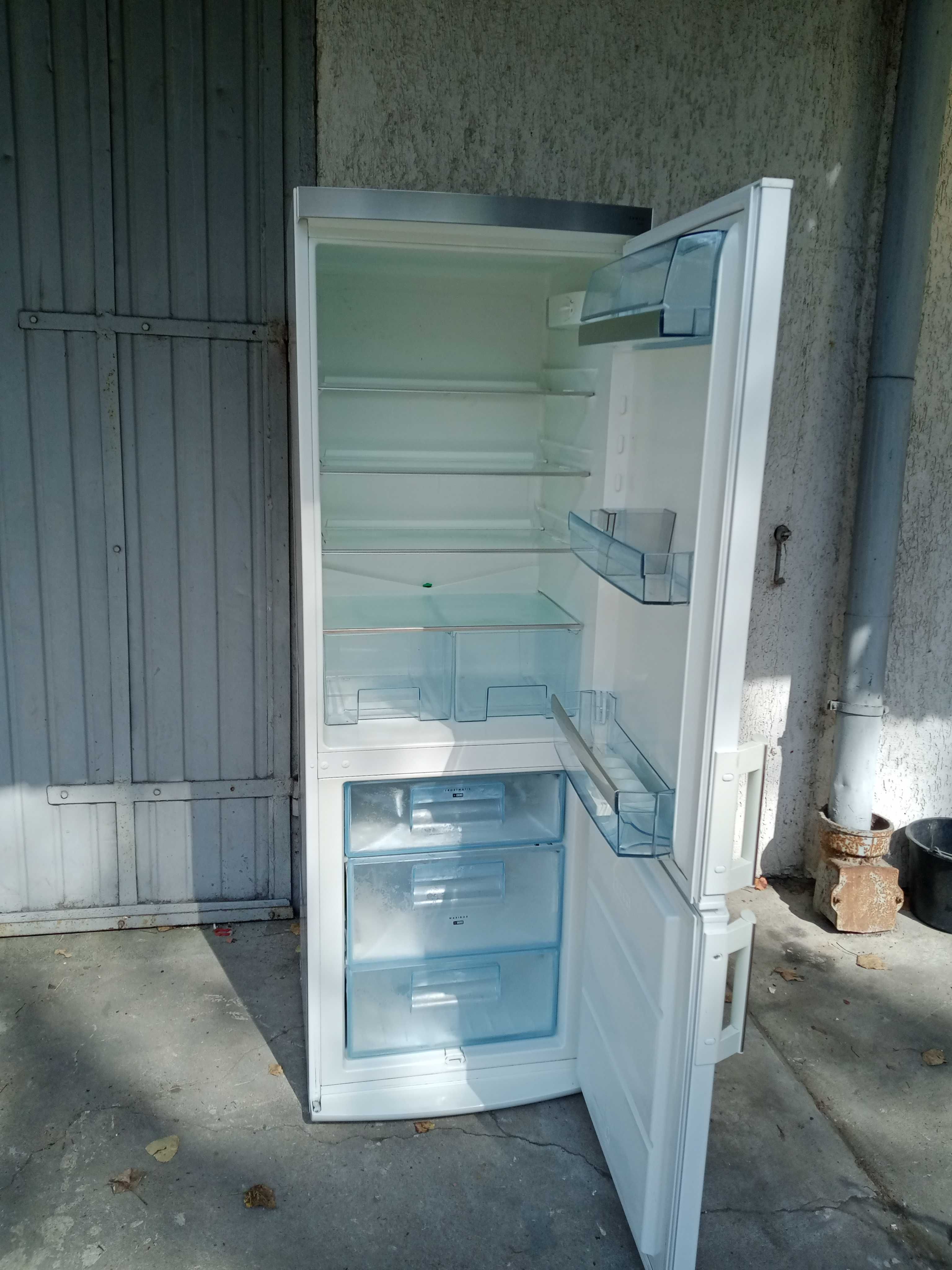 Lodówka AEG S53400CSW0
