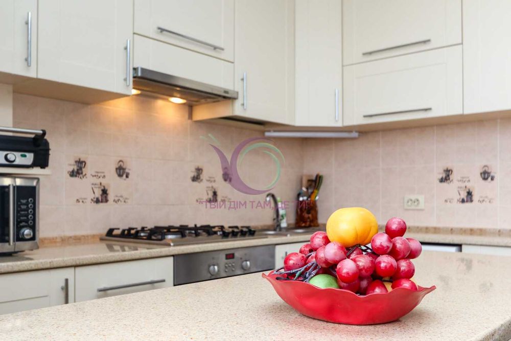 2-к. квартира з і/о, ремонтом та меблями за вул. Миколайчука