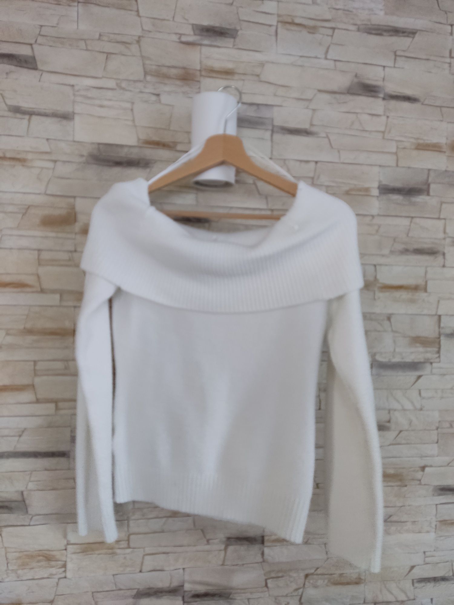 Sweter z odkrytymi ramionami Sinsay r. L