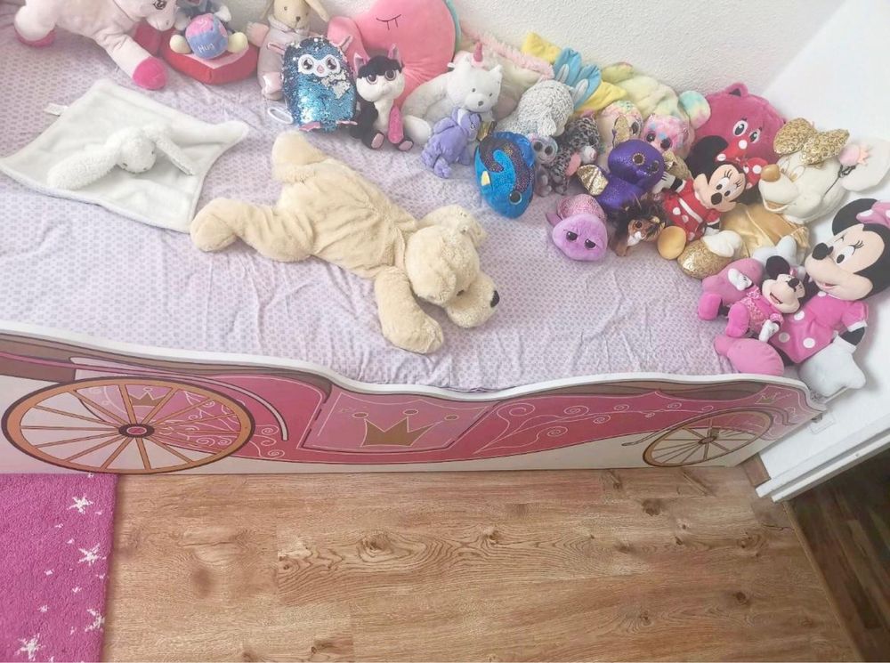 Meble dzieciece dla dziewczynki szafa i łóżko .