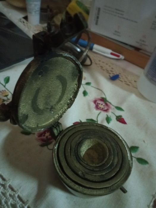 Pesos mediavais. Estojo usado pelos comerciantes de então.