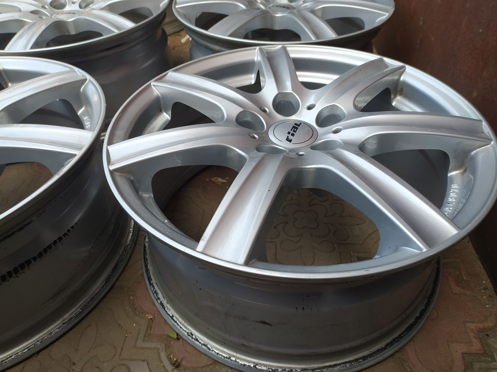 Диски r17 5x114.3 et-35