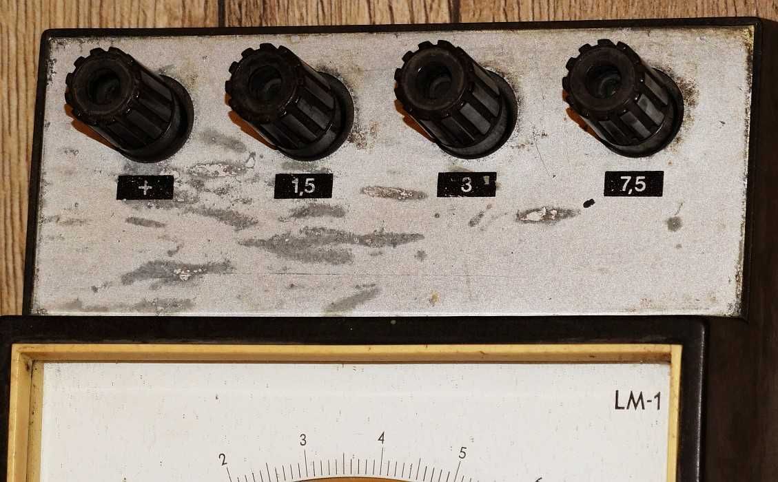 Miernik laboratoryjny, woltomierz analogowy 1.5-3-7.5 V kl. 0.5 LM-1