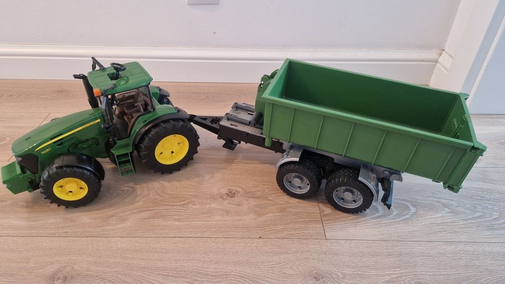 Traktor bruder z przyczepa