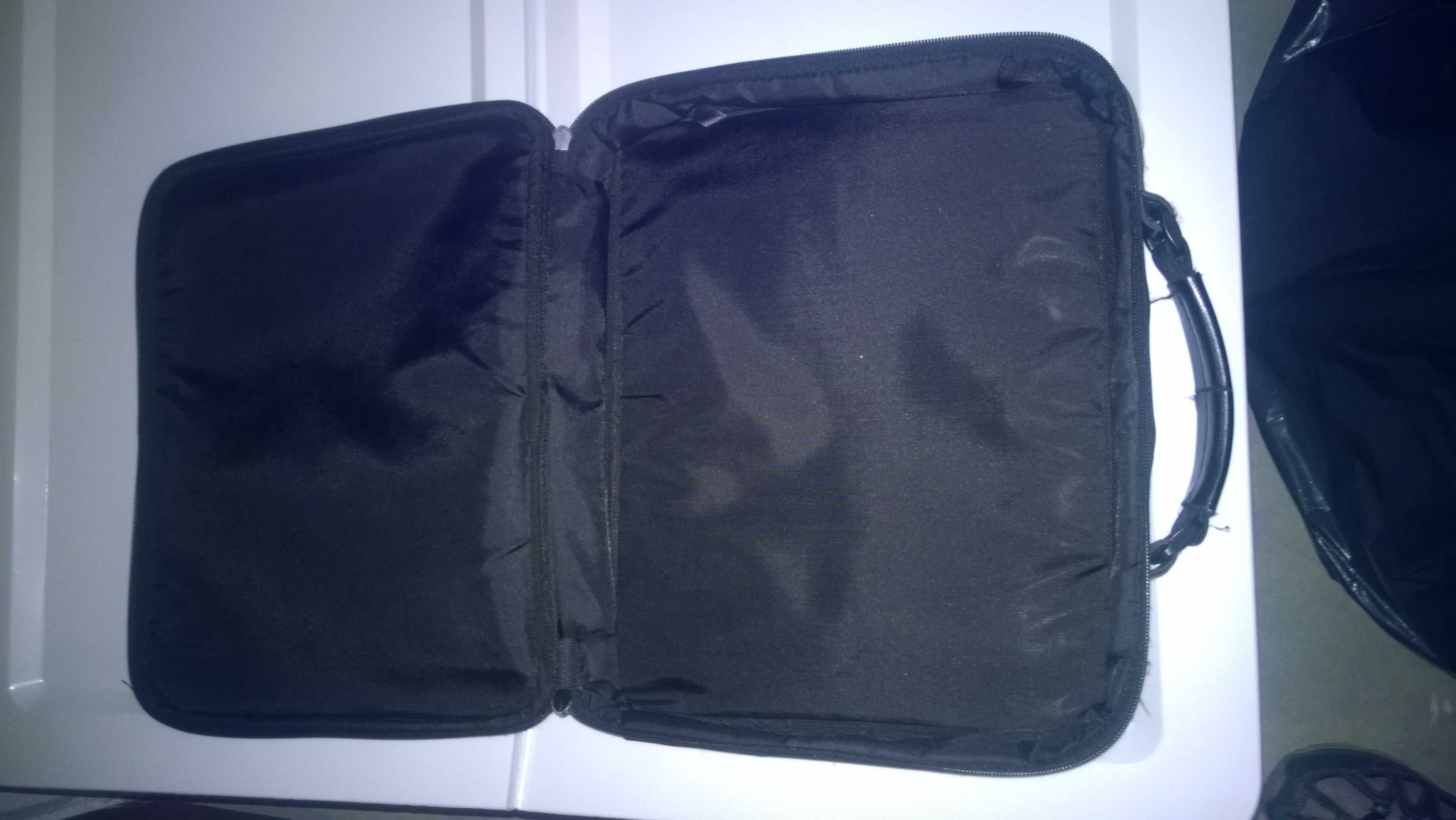 Mala para portátil, da marca Compaq, cor preta