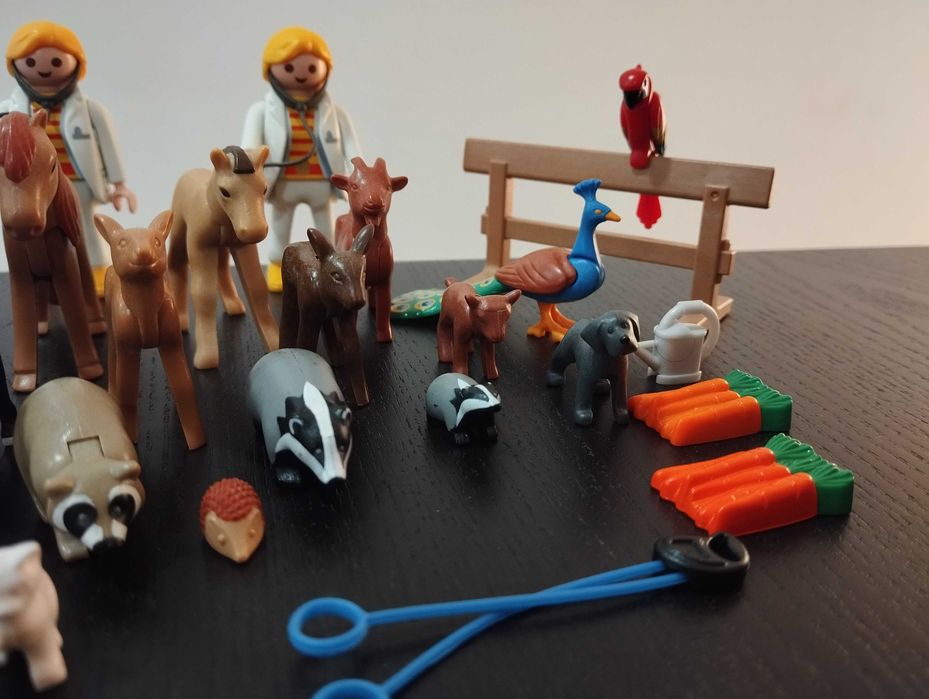 PLAYMOBIL - Duas veterinárias e vários animais de quintas
